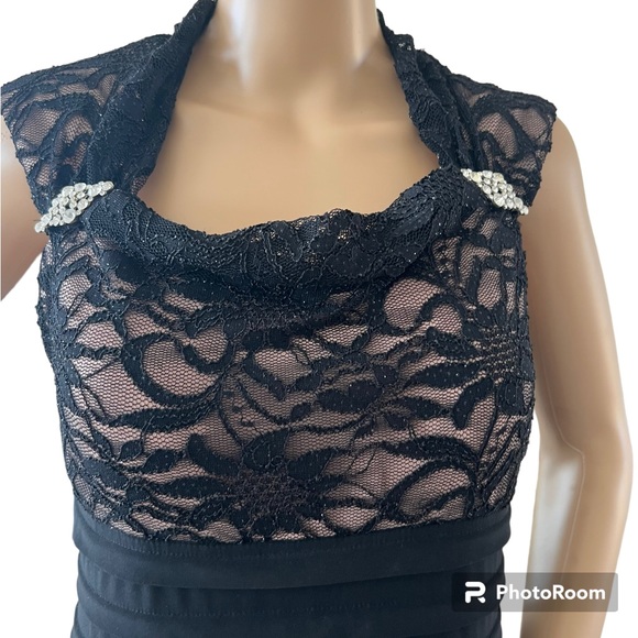 R & M Richards Petite Lace Chiffon Gown - Picture 4 of 8